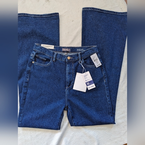 DL1961 Rachel Flare Ultra High Rise Instasculpt 33” - Picture 7 of 16